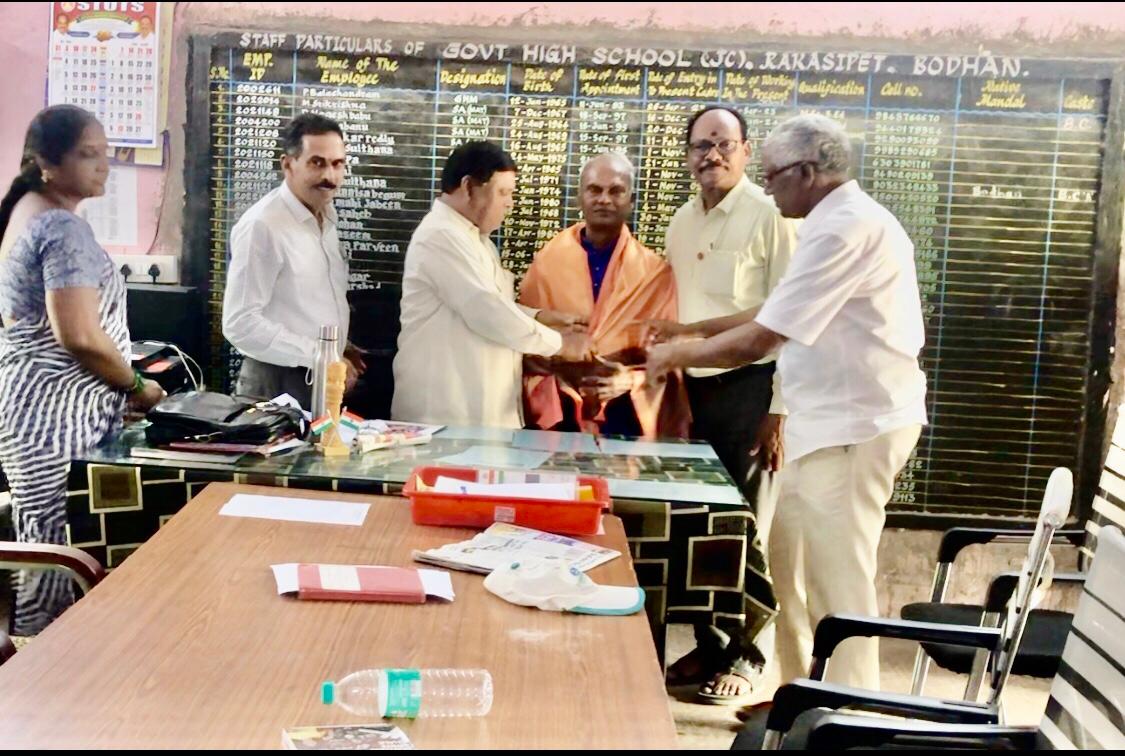 Felicitation by HM & Staff- Workshop on Super Brain Yoga at Summer Camp, PM Sri Govt. High School (JC), Rakasipet, BODHAN, sponsored by Patanhali Sukshma Dhyana Yoga Kendra, Bodhan and Patajnali Yoga Samithi, Bodhan.